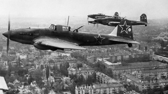 Soviet planes over Berlin 1945