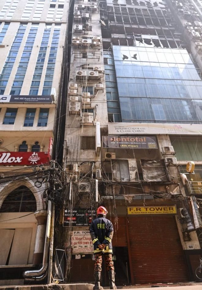 Aparat menyatakan beberapa pintu darurat terkunci di gedung FR Tower, menyebabkan orang-orang terjebak di dalam gedung