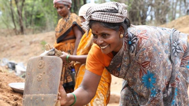 வியர்வை சிந்தி நதியை உயிர்பெறவைத்த வேலூர் பெண்கள்