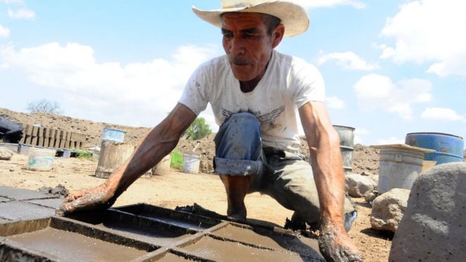 Hombre trabajando