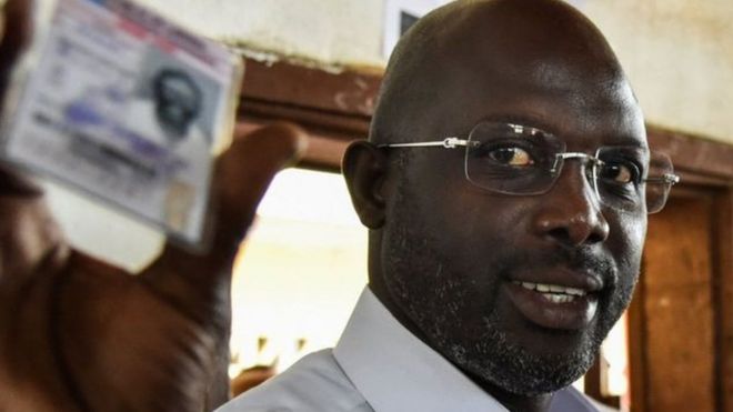 Mwanasoka maarufu George Weah anaongoza