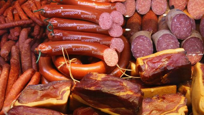 Немецкие колбасы демонстрируются на сельскохозяйственной ярмарке в Берлине