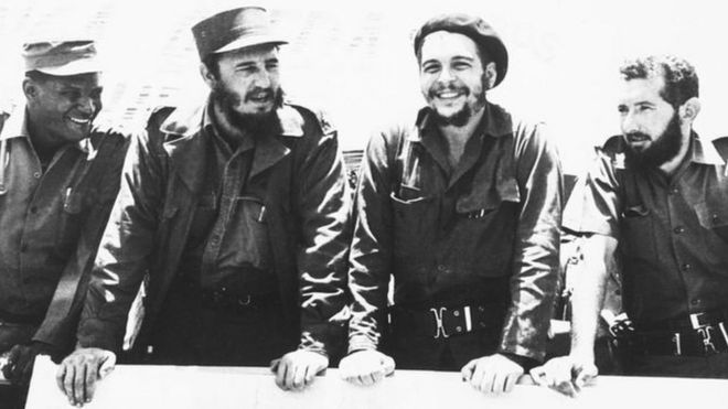 Fidel Castro ao lado de Che Guevara