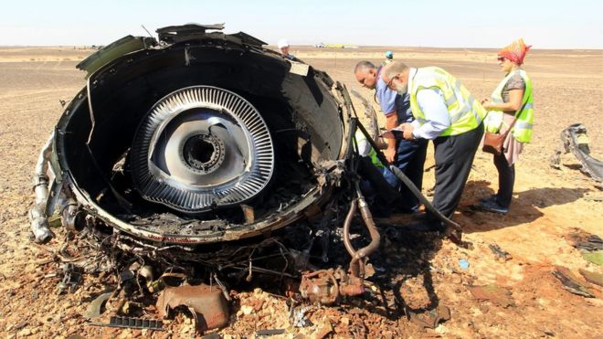 Egyptian investigators check debris from crashed Russian jet at the site of the crash in Sinai, Egypt, 01 November 2015.