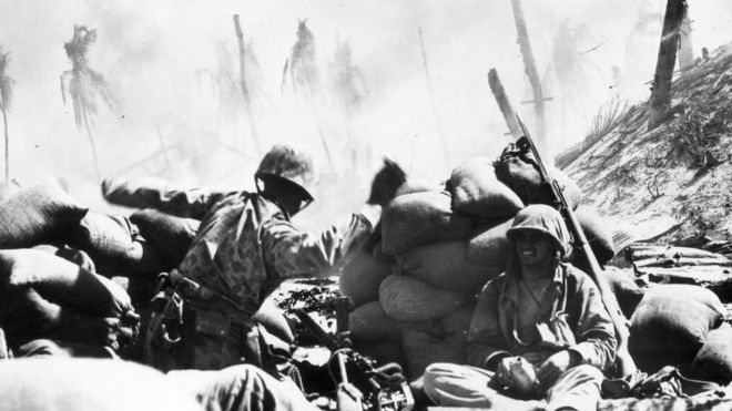 Сцена сражения во время Второй мировой войны на острове Тарава