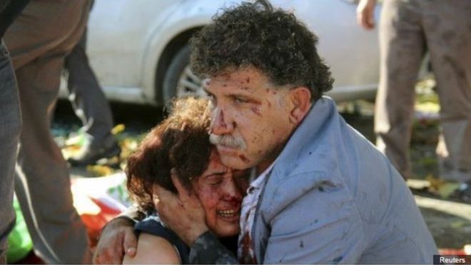 Изеттин Чевик и его жена Хатидже Цевик после взрыва