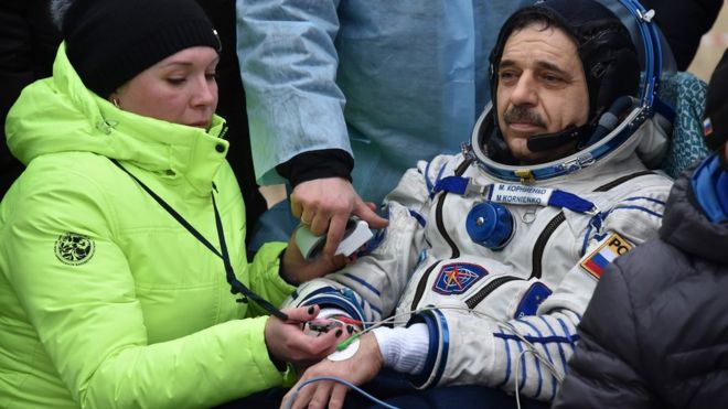 Космонавт Михаил Корниенко после приземления. 2 марта 2016