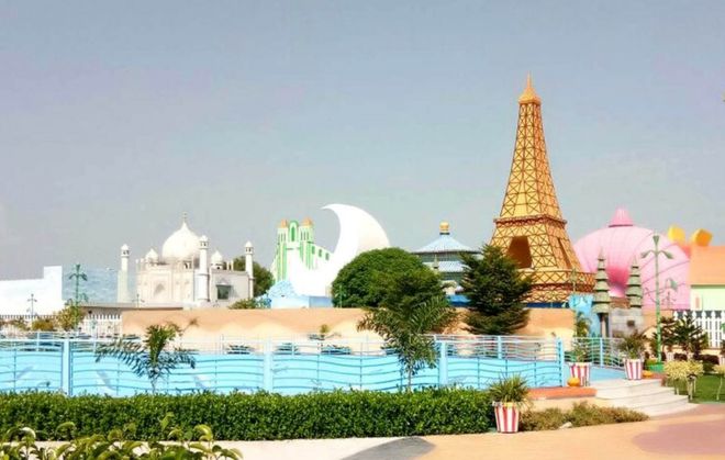 பிரபல கட்டடங்களின் மாதிரி கட்டப்பட்டுள்ள மாளிகைகள்