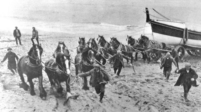 Оригинальная фотография лошадей, тянущих спасательную шлюпку, Wells-next-the-Sea