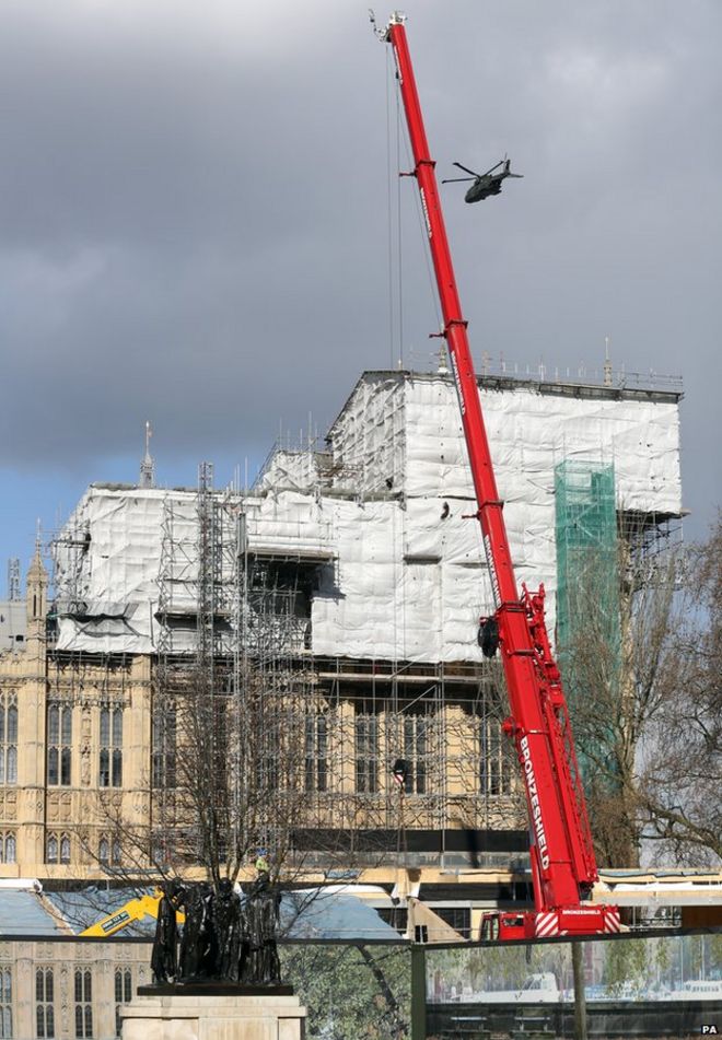 Общий вид работ, проходящих в Вестминстерском здании парламента