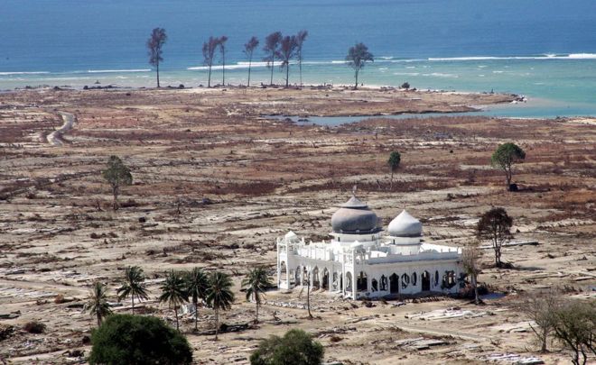Большая мечеть Ачеха после цунами 2005 года