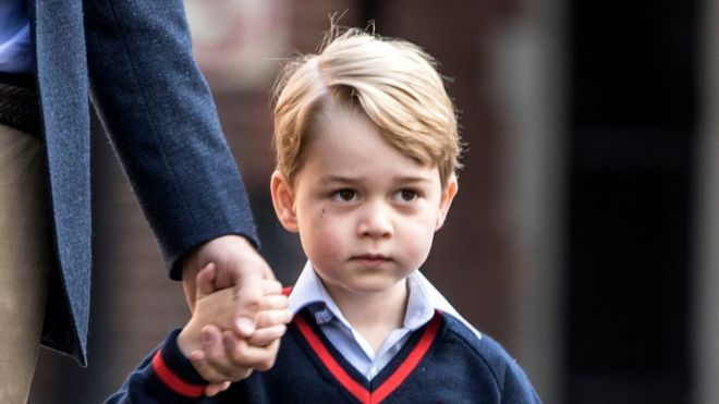 Принц Джордж, прибывающий в школу
