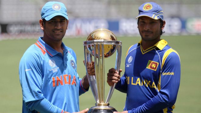 MS Dhoni and Kumar Sangakkara with the World Cup trophy