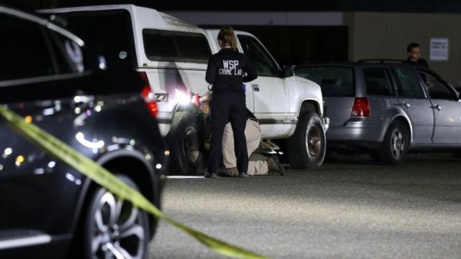 В сообщениях говорится, что полиция застрелила Майкла Рейноэла в Лейси, к югу от Сиэтла в штате Вашингтон