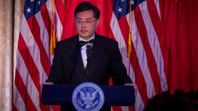 چین گانگ، سفیر چین در آمریکا در حال سخنرانی