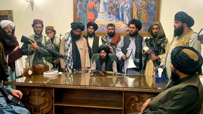 نیروهای طالبان در ارگ
