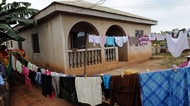 House near Redemption Camp for Ogun State wit clothes wey dem spready for im front