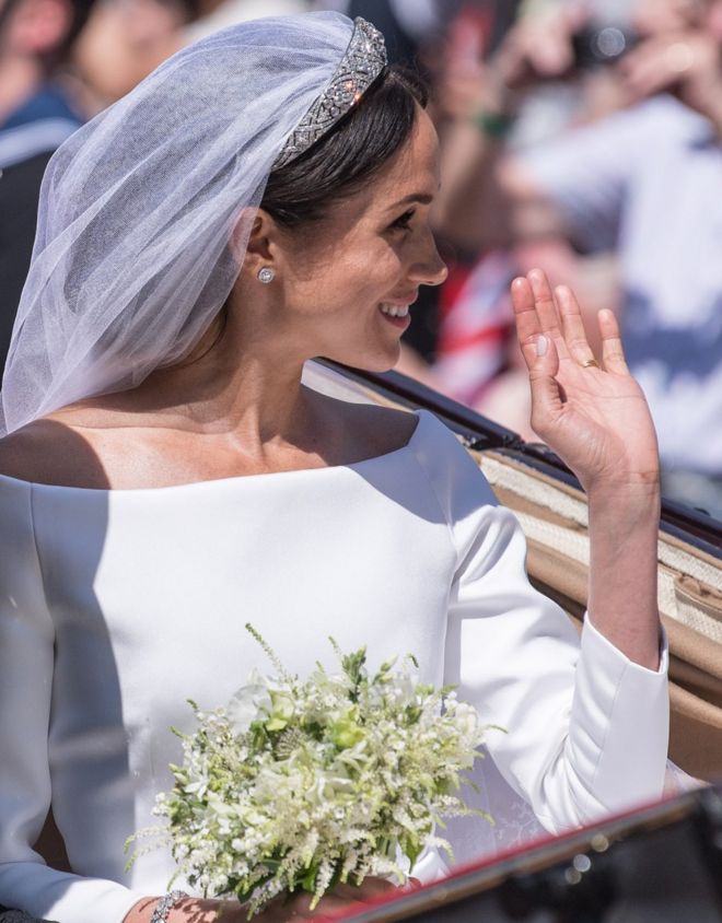 Принц Гарри, герцог Сассекс и Меган, герцогиня Сассекс покидают часовню Святого Георгия в Виндзорском замке после своей свадебной церемонии 19 мая 2018 года