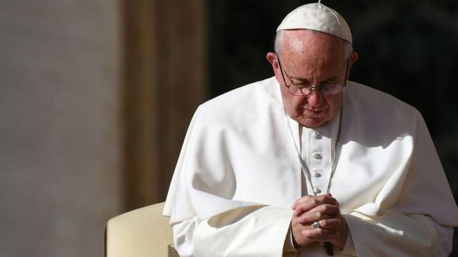 El papa Francisco en oración