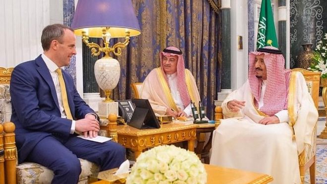 Король Саудовской Аравии Салман бин Абдулазиз встречает Доминика Рааба