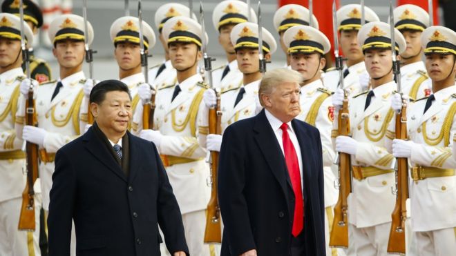 Президент США Дональд Трамп и президент Китая Си Цзиньпин на церемонии в Китае
