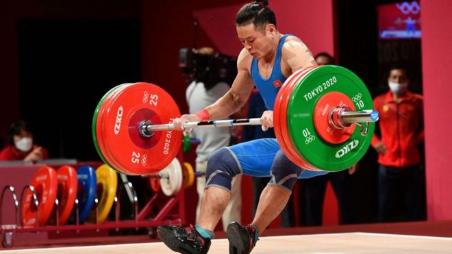 Thạch Kim Tuấn đi đấu ở nội dung cử tạ nam hạng 61 kg