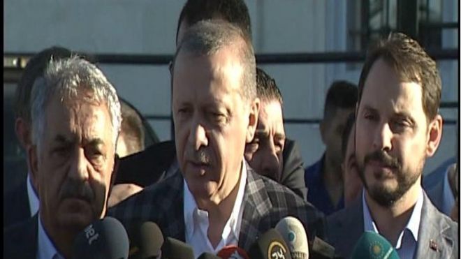 Erdoğan, Üsküdar'daki Hz. Ali Camii'nde bayram namazını kılmasının ardından gazetecilerin sorularını cevapladı.