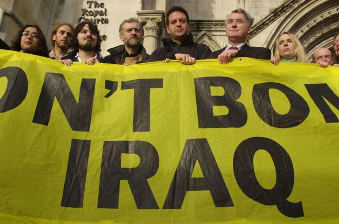 Корбин и другие протестуют против запланированных военных действий в Ираке, 2002