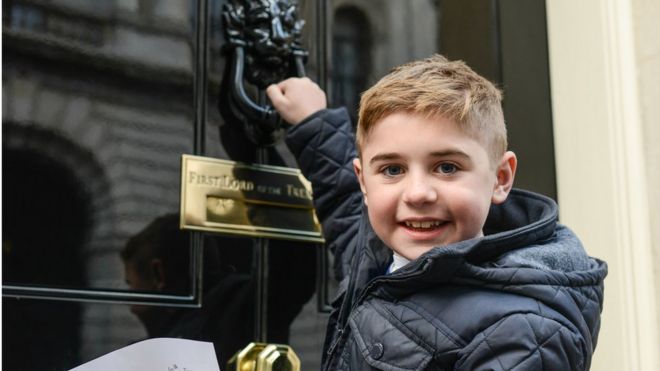 10-летний Арчи Хилл встретился с Дэвидом Кэмероном на Даунинг-стрит, 10 в рамках кампании по рекомендации препарата Аталурен