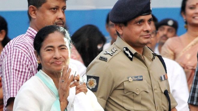 "இந்தி மேலாதிக்கவாதிகள், இந்தியாவைத் துண்டாட நினைக்கிறார்கள்"