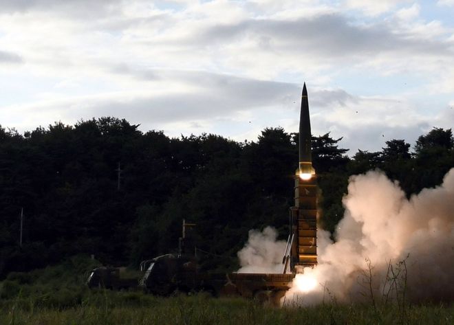 Южнокорейская ракета Hyunmoo-II, выпущенная в направлении Восточного моря в неизвестном месте, Южная Корея, 15 сентября 2017 года