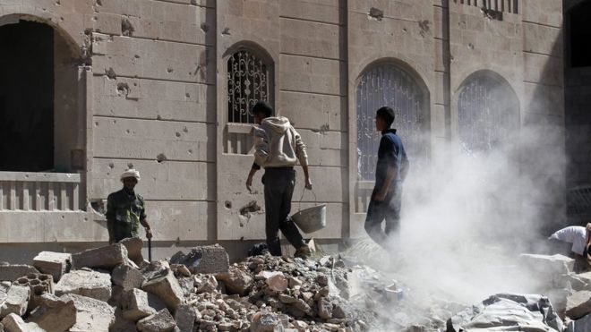 В результате воздушного удара в Сане, Йемен (29 ноября)