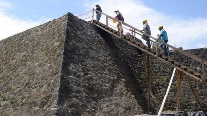 Arqueólogos investigan en la pirámide de Teopanzolco