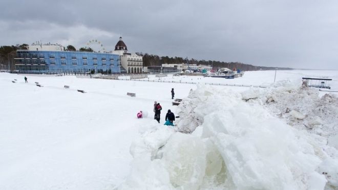 Ледяная стена в Зеленогорске