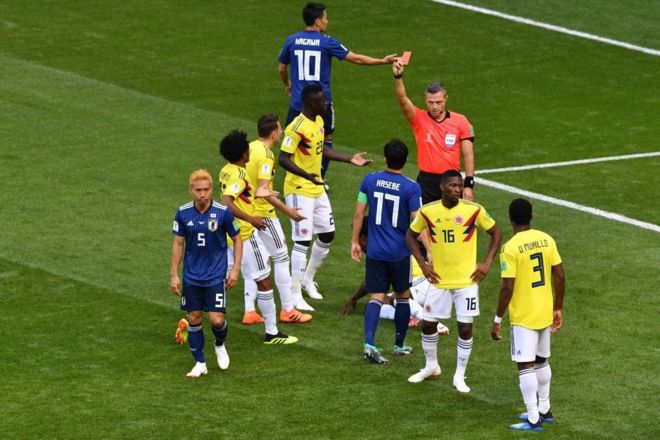 En la primera acción en ataque de Japón se produjo la jugada en la que fue expulsado el colombiano Carlos Sánchez.
