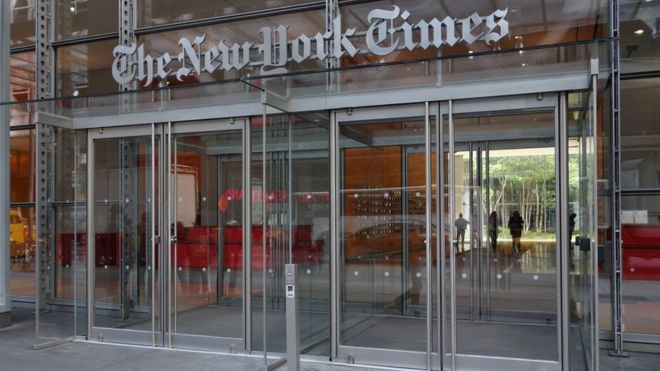 Западный вход в здание New York Times на Восьмой авеню