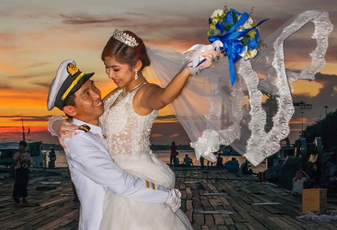 திருமணமானோர் கட்டிப்பிடித்தல்