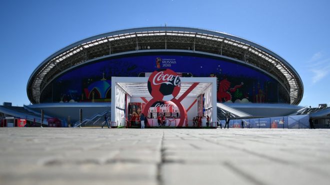Футбольный стадион с логотипом Coca-Cola