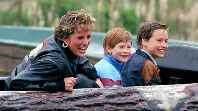 Диана, принцесса Уэльская, посетила Торп-парк с сыновьями принцем Уильямом и принцем Гарри в 1993 году