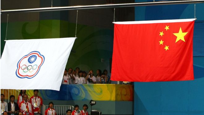 2008年北京奧運會上代表台灣和中國的旗幟。