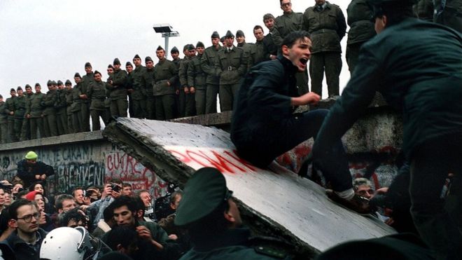 La caída del muro de Berlín generó la expectativa de un mundo con fronteras abiertas