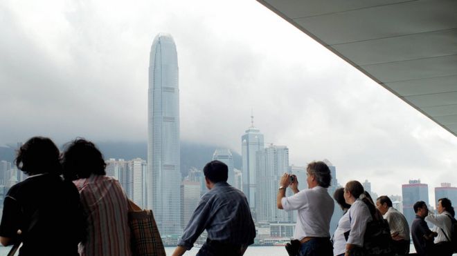 Китайские и иностранные туристы в Гонконге
