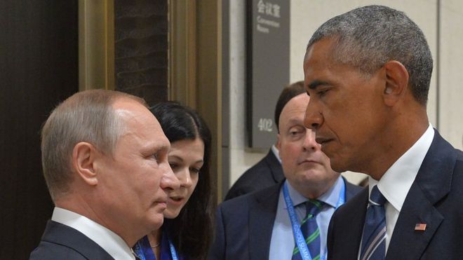 Президент России Владимир Путин (слева) встречается со своим американским коллегой Бараком Обамой в кулуарах саммита лидеров G20 в Ханчжоу 5 сентября 2016 года