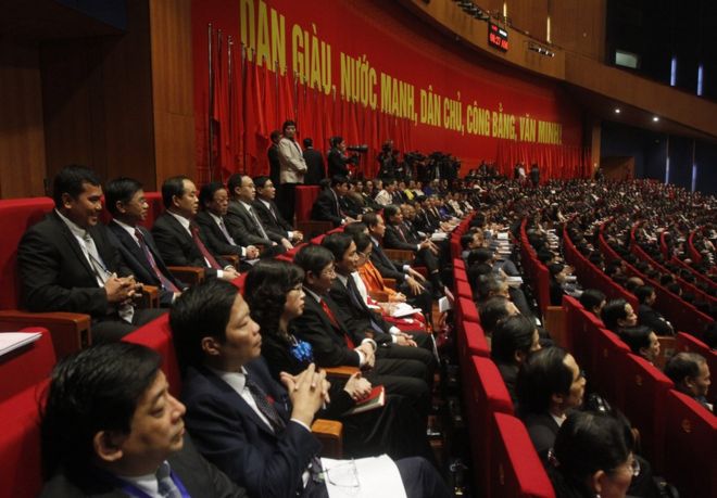 Делегаты присутствуют на церемонии открытия 12-го Национального конгресса Коммунистической партии Вьетнама в Ханое, Вьетнам, 21 января 2016 года.