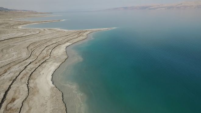 Imagen del Mar Muerto tomada por un drone de la BBC