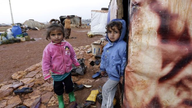 Сирийские дети в лагере беженцев в Ливане. Декабрь 2014