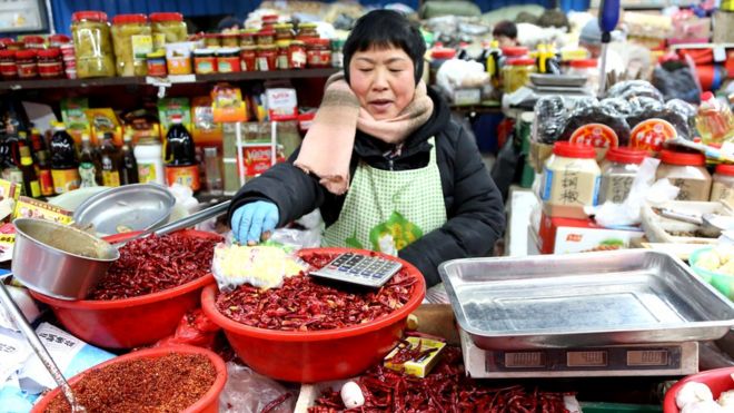Женщина на рынке в Китае