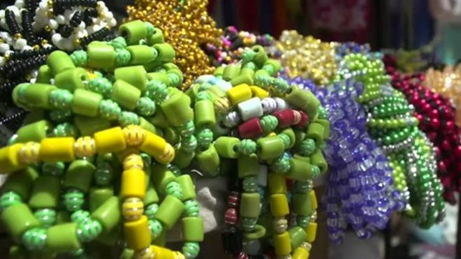 Les "bin-bins", perles que les femmes sénégalaises portent autour de la taille