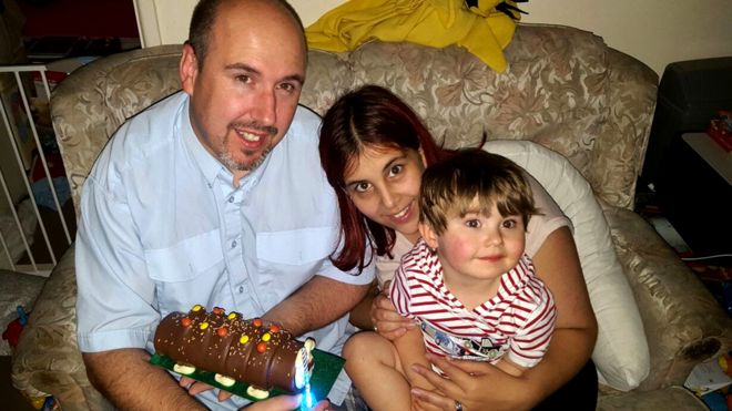 Карри-Энн с мужем Люком и сыном Уайеттом перед ее диагнозом рака