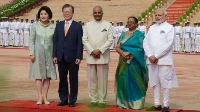 Президент Южной Кореи Мун Чже-ин со своей женой Ким Чен Сук с Президентом Индии и его женой и премьер-министром Индии Нарендрой Моди в Нью-Дели